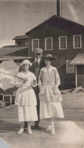 1910s_Fall_Signe and Charles_0003 A man and two women standing in front of a building.
